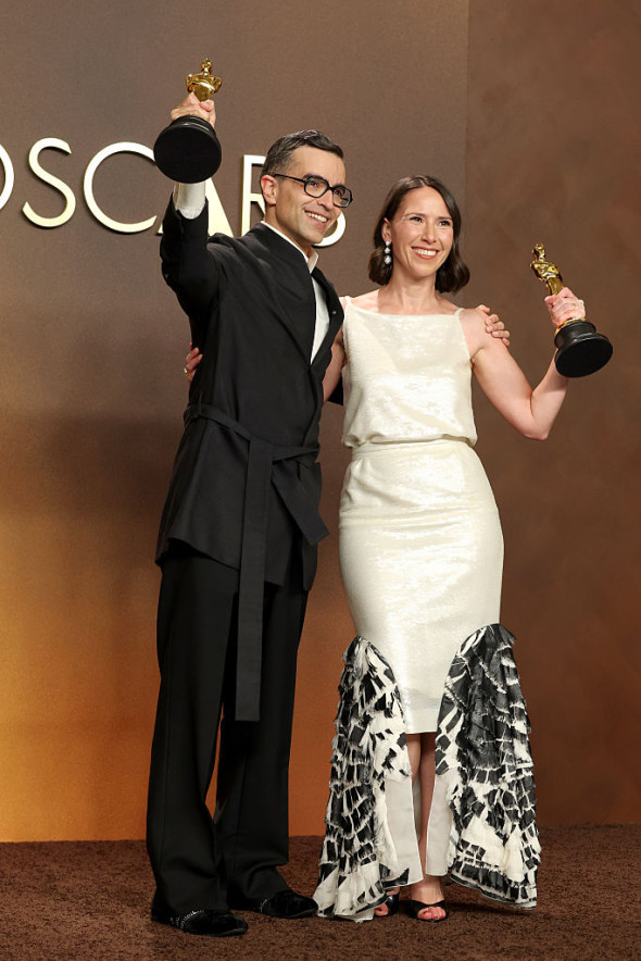 Regizoarea Natalie Musteaţă și soțul ei, Alexandre Singh, au câștigat premiul Oscar cu scurtmetrajul Two People Exchanging Saliva / Getty Images
